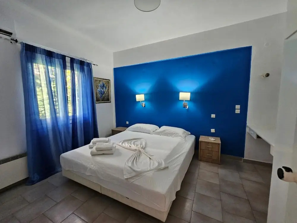 Corfu Glyfada Menigos 150