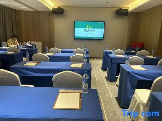 Tingzhou Crown International Hotel