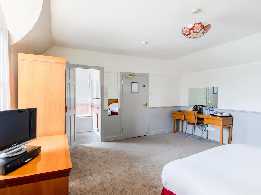 Clovenfords Hotel