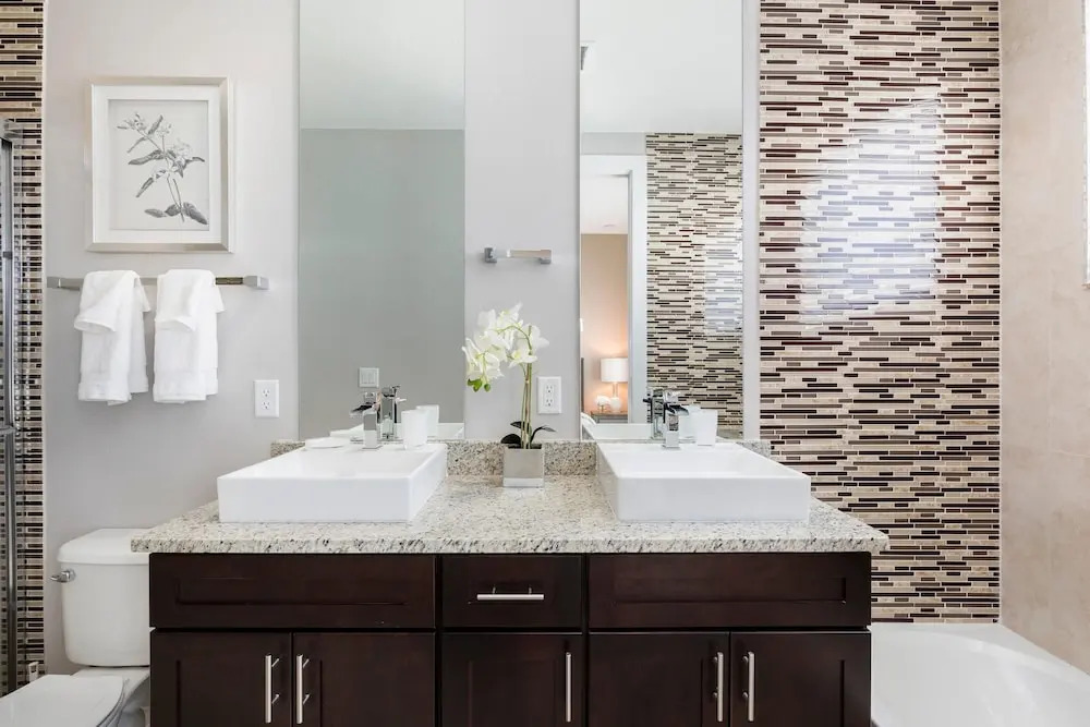 4 BR 4 BA | Full Kitchen