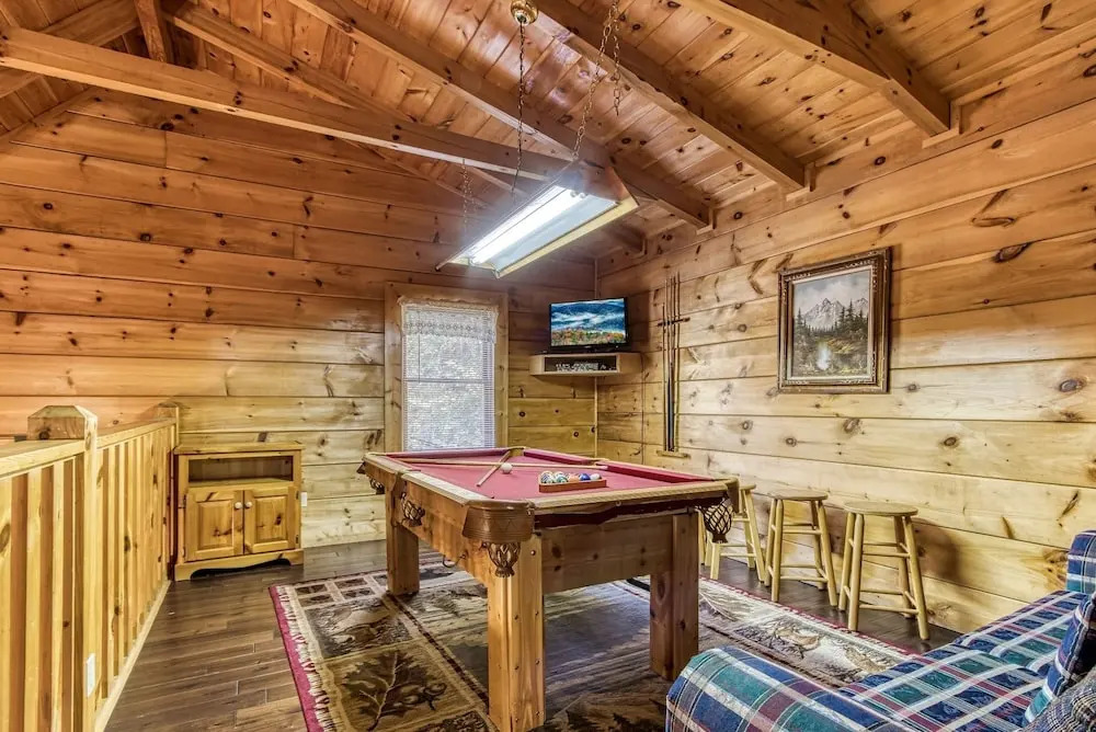 Er 256 - Smoky Mountain Top Great Location - Close To Town! 3 Bedroom Cabin by RedAwning