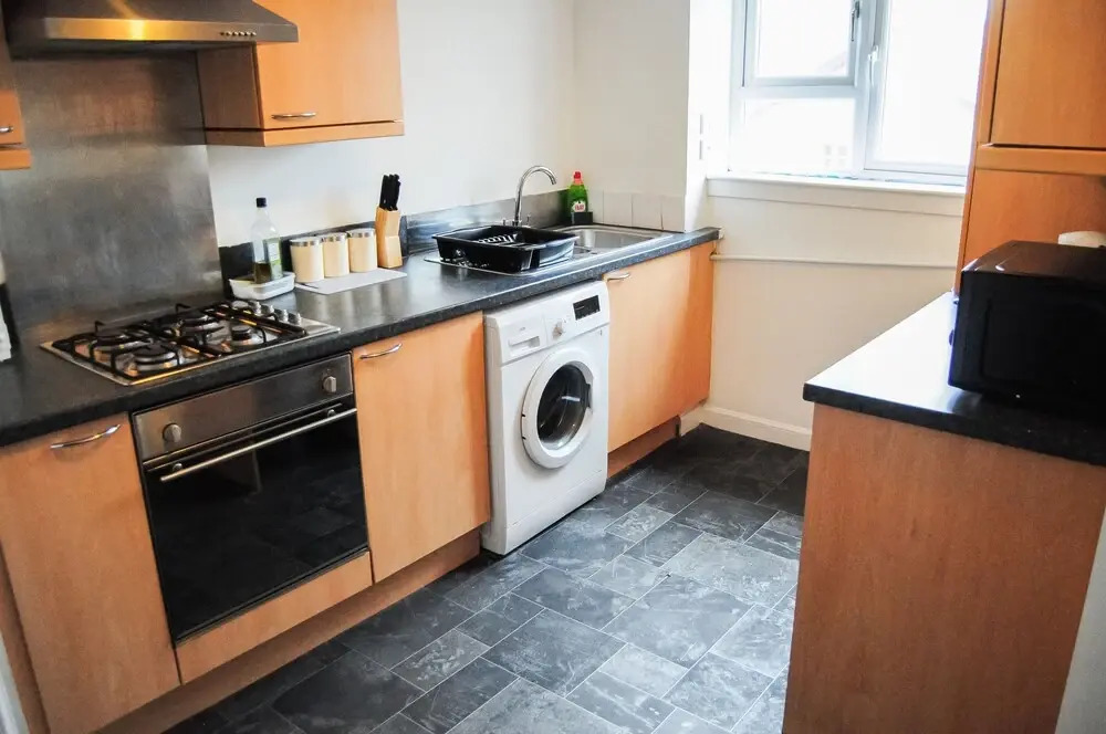 Dennistoun Apartment with Balcony