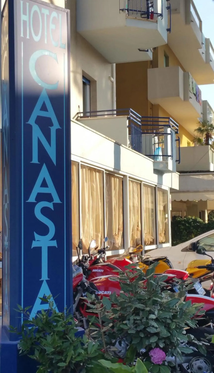 Hotel Canasta