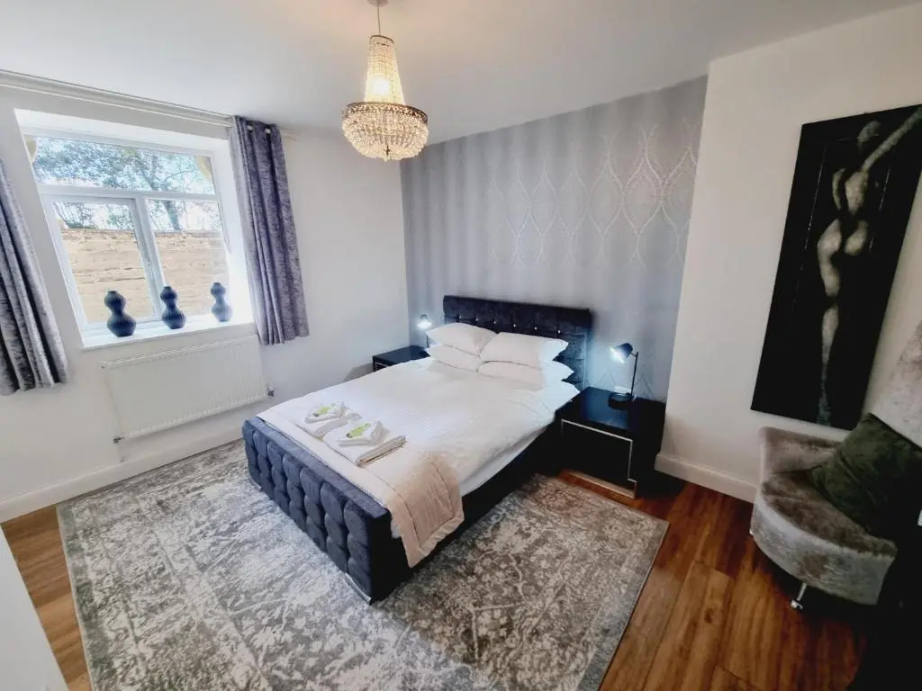 Exquisite 10 bed Villa hot tub and games room