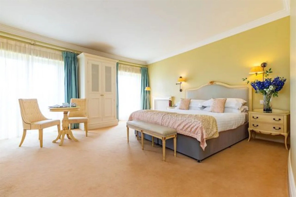 Step House Hotel