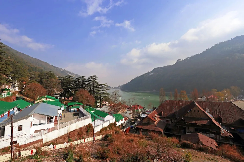 OYO 8077 Hotel Madhuban