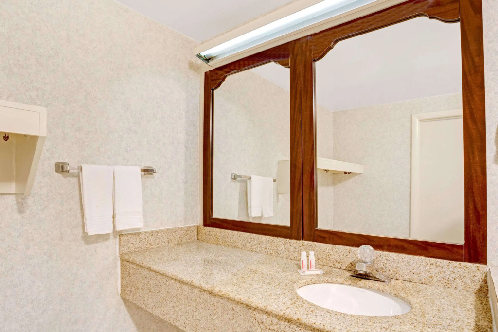 Super 8 by Wyndham Fredericksburg