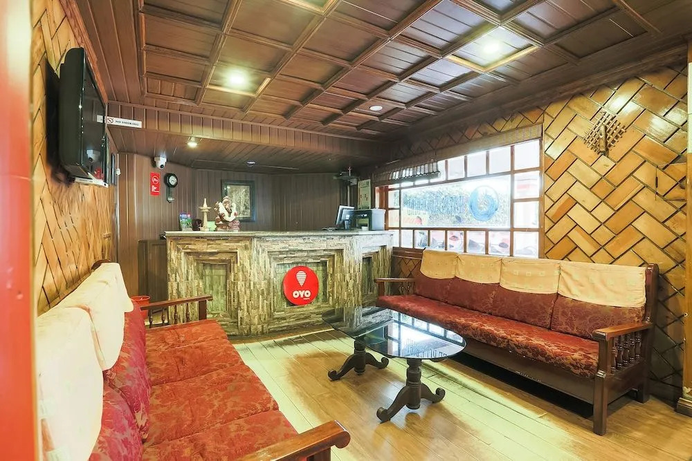 OYO 48910 Hotel Blue Bird