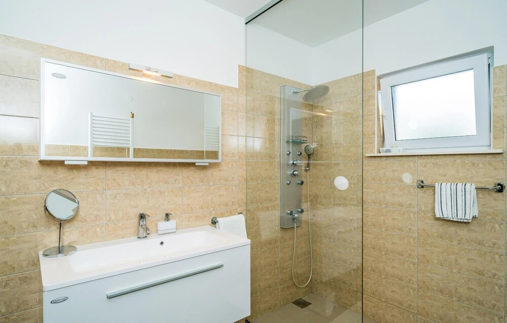 Stunning Apartment in Cilipi With 3 Bedrooms, Wifi and Outdoor Swimming Pool