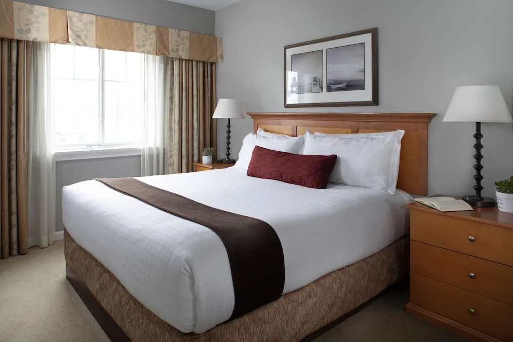 Rivertide Suites