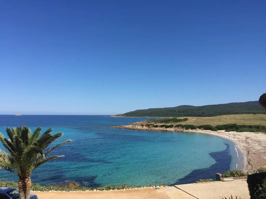 Ajaccio Magnifique T2 45m2 neuf 5 personnes Clim wifi stationnement gratuit centre ville plage à 300m