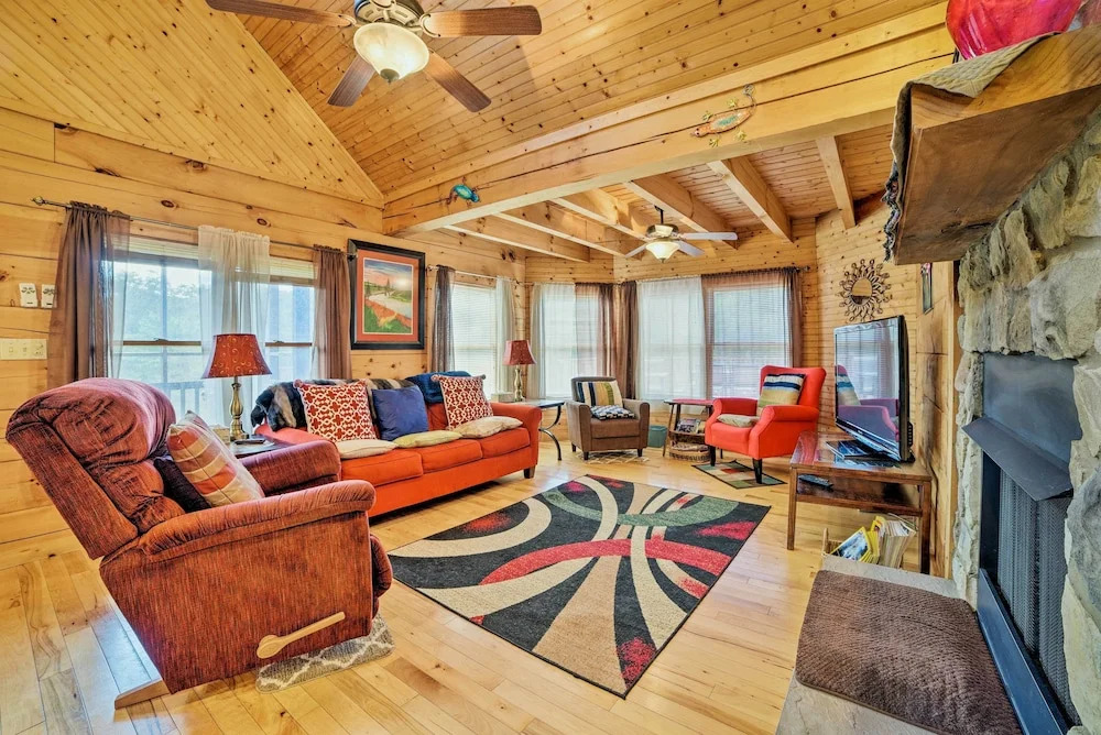 Garnerland in Luray Pet-friendly Cabin w/ Porch