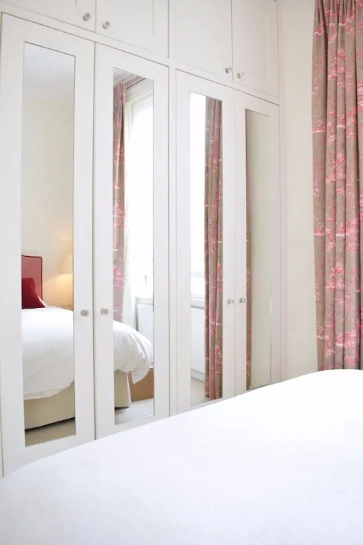 Bright 1 Bedroom Flat in Brook Green