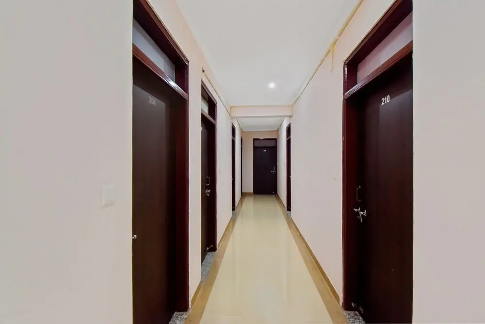 OYO Flagship 80569 Hotel Rishabh Inn