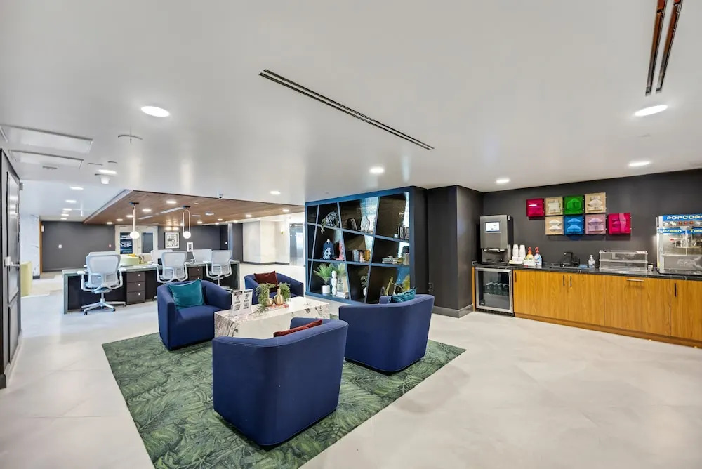 Luxury Apartment in Hollywood