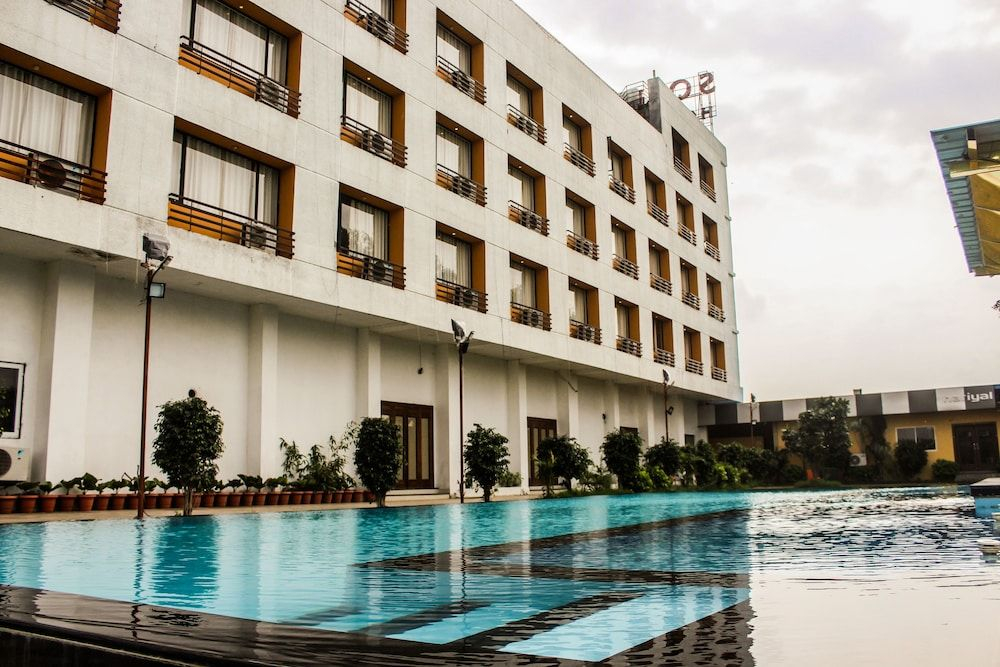 Solitaire Hotel and Resort