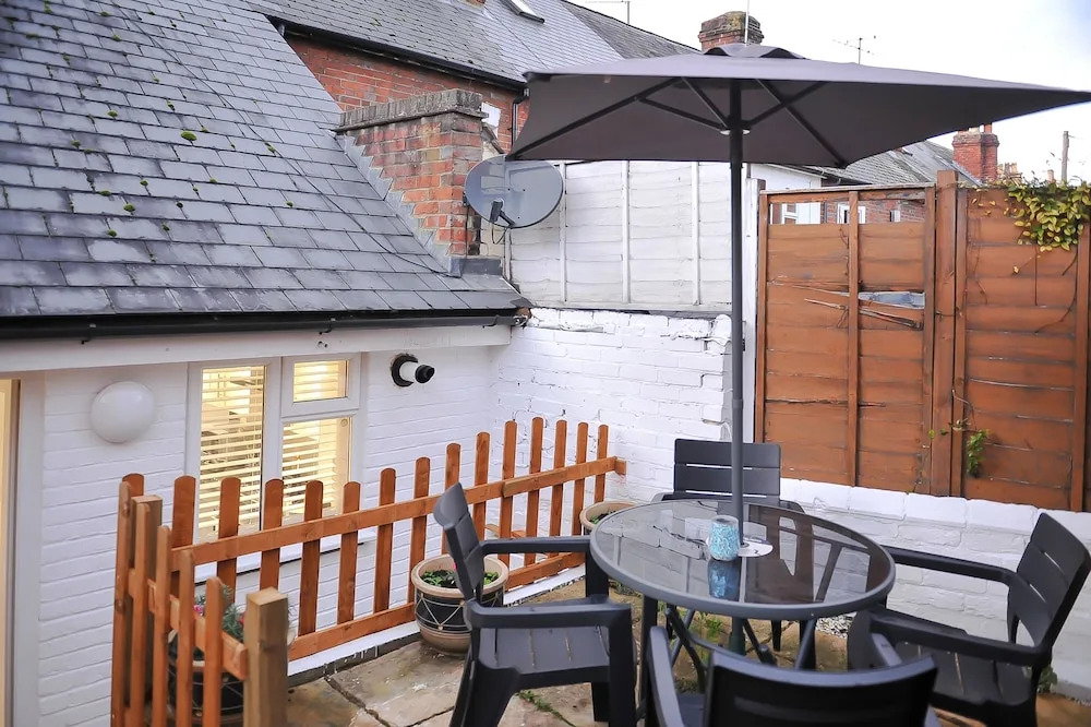 Select Serviced Accommodation - Canal Walk