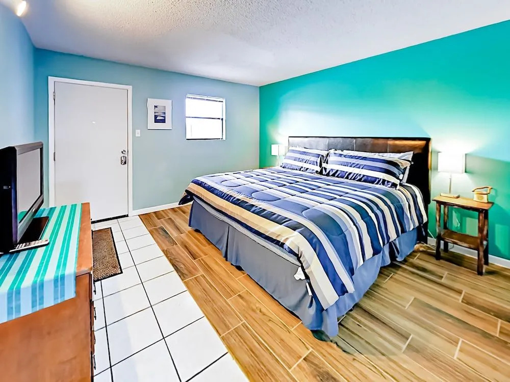 Beachy 1BR 1BA Port Aransas Condo by RedAwning