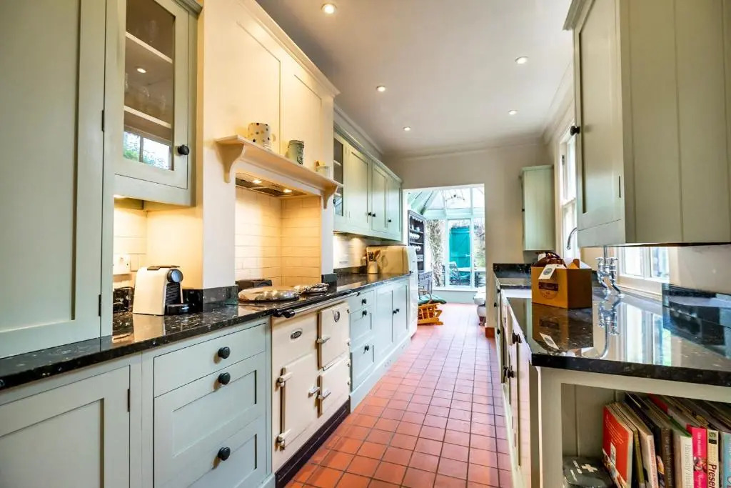 7 St Johns Crescent
