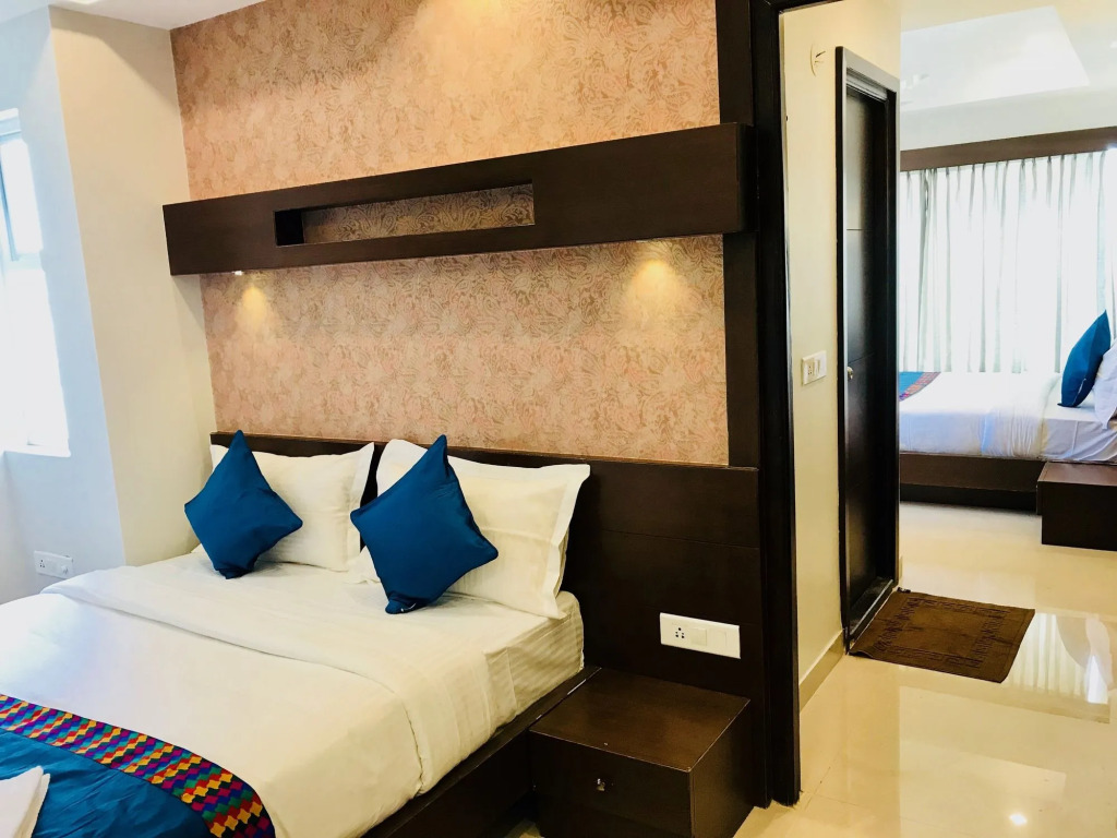 REGALIA INN &SUITES