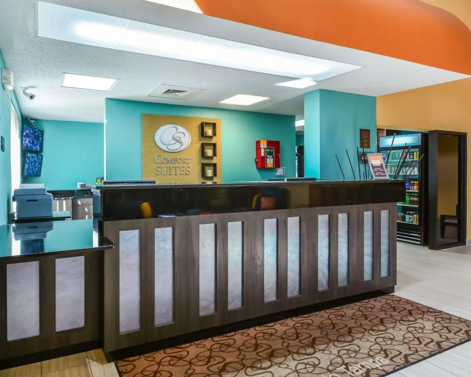 Comfort Suites Tampa - Brandon