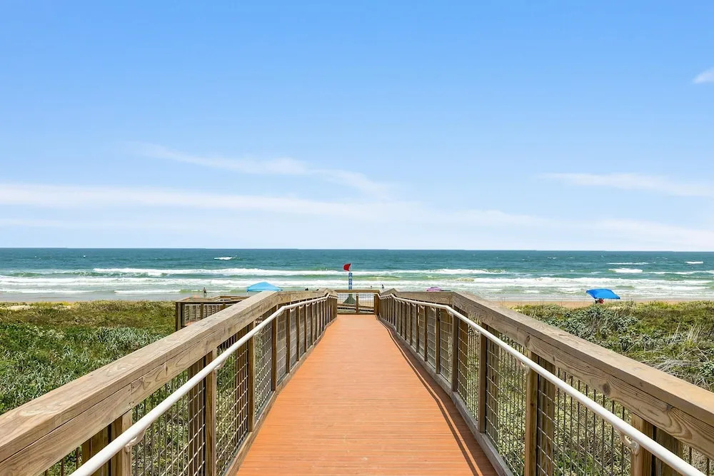 Eat, Beach, Sleep, Repeat! 2 Bedroom Condo