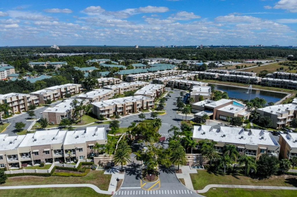 4 Bedrooms 45 Bathrooms Magic Village7603Rd