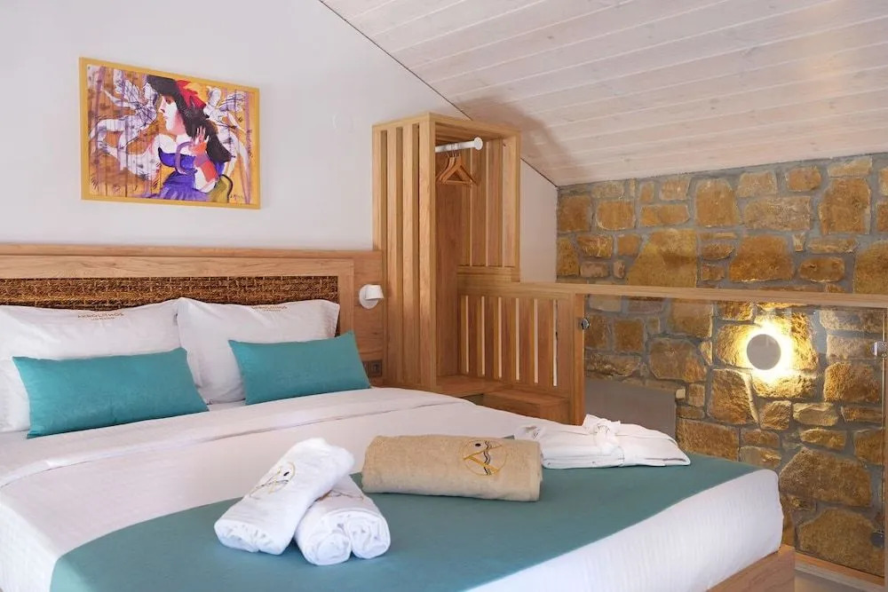 Akrolithos Luxury Suites & Spa