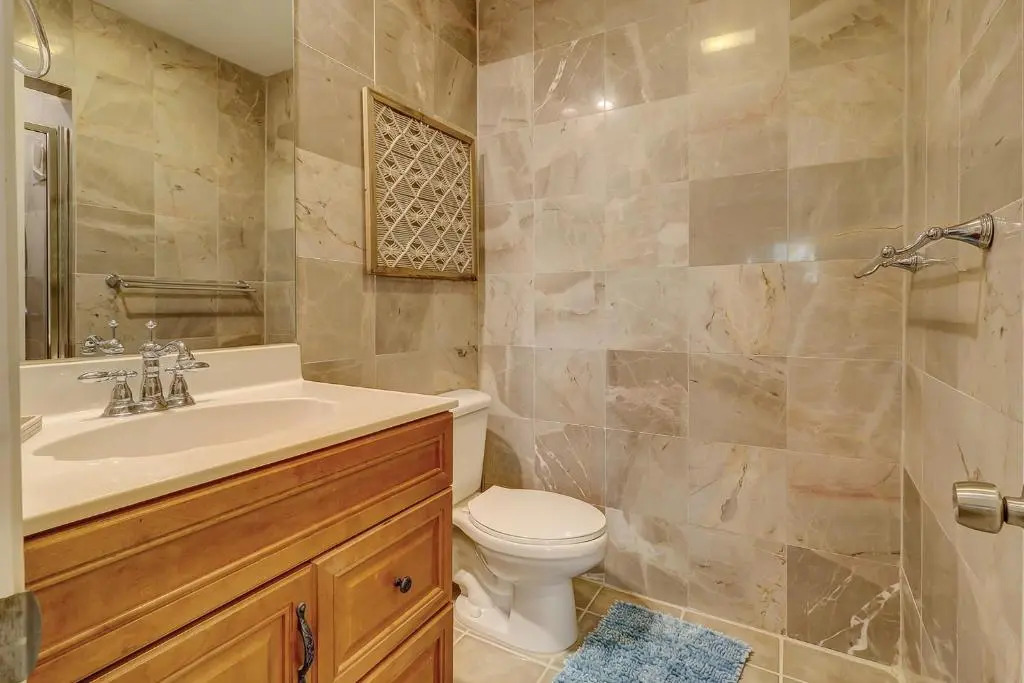 1504 Shipmaster 2 BR Condo Shipyard