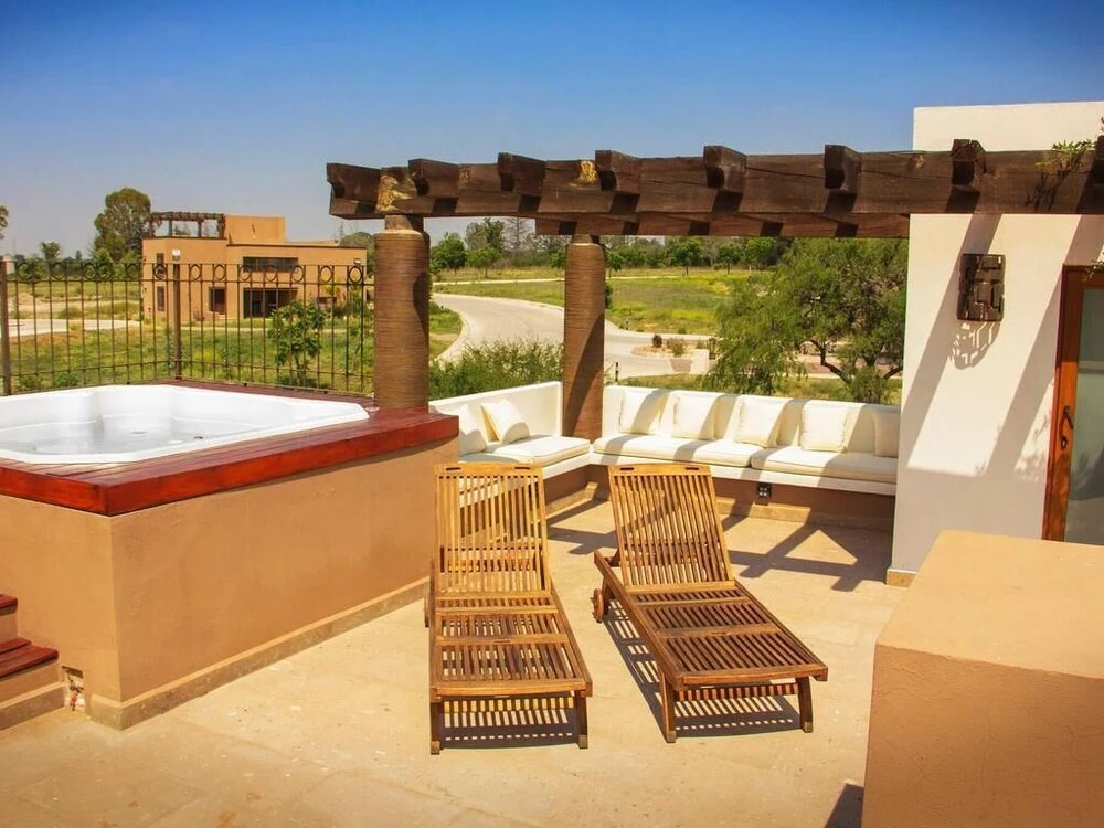 5 Minutes From Downtown, Great Views Casa Toscana