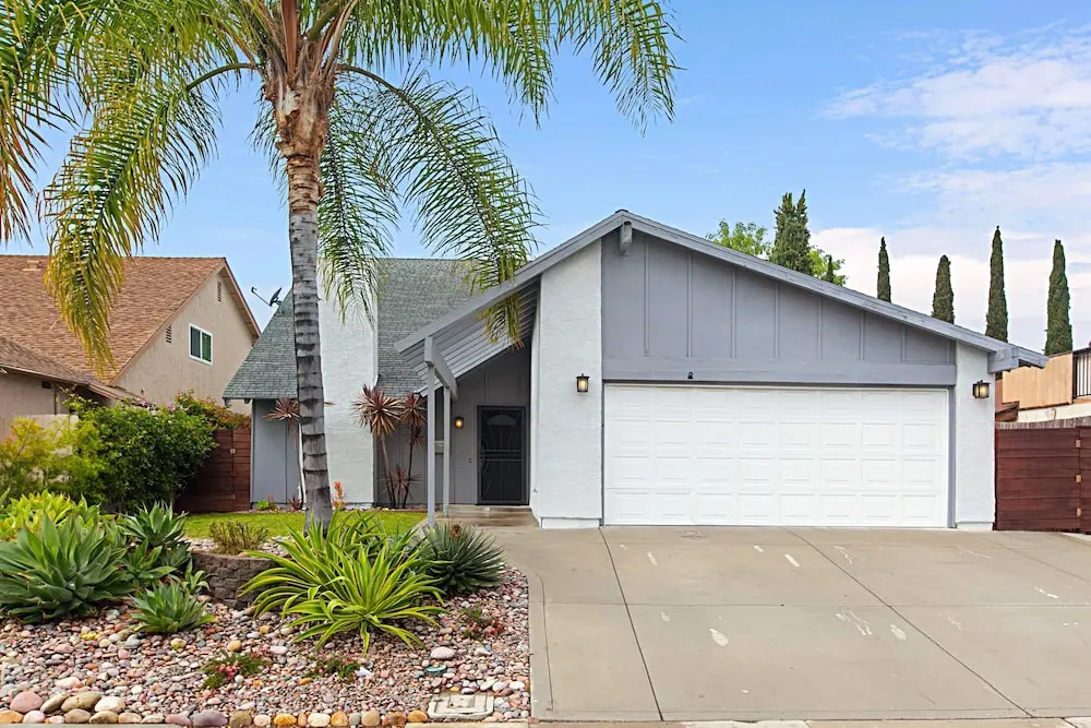 San Diego Oasis W/ Private Pool, Spa, & Pool Table Home