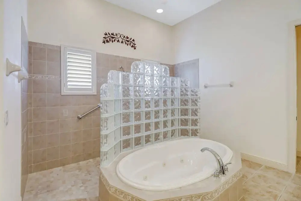 2605 Beach Parkway