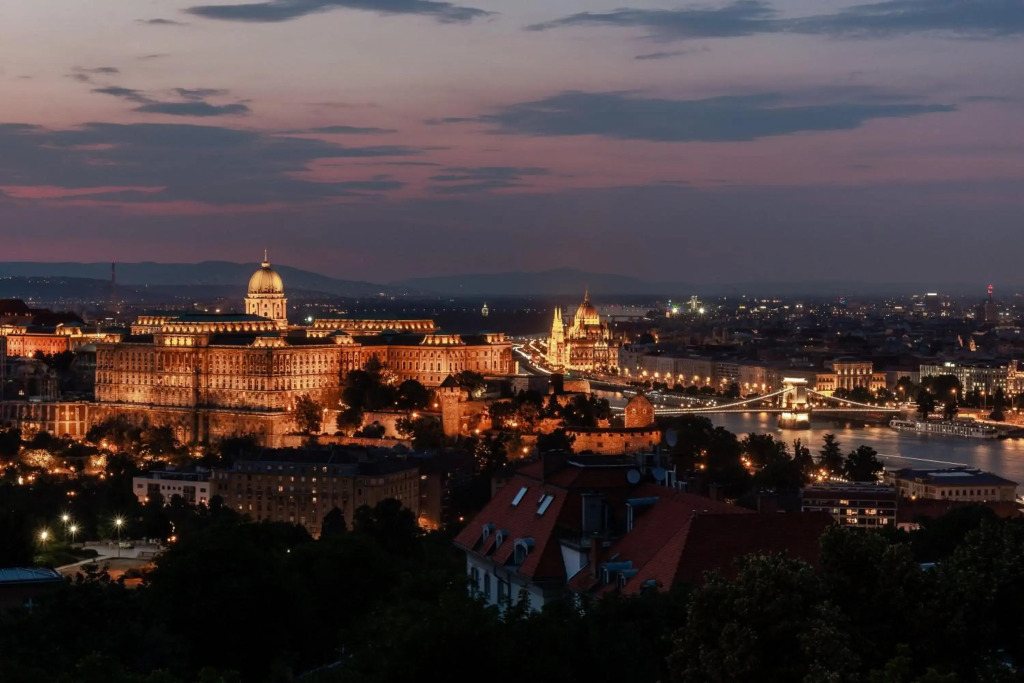 Apartment on Gellért Hill Budapest Downtown with free garage & Castle View