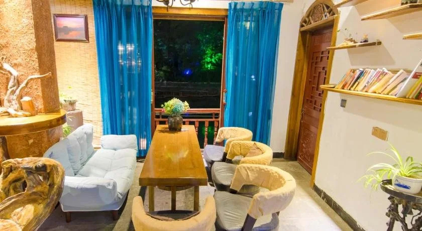 Fenghuang Tujia Ethnic Minority River View Hotel