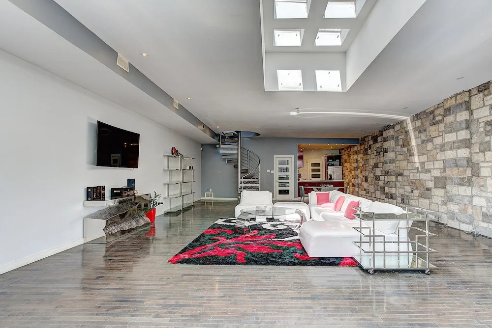 Destination Stays - LOFT HOUSE Quartier des Spectacles