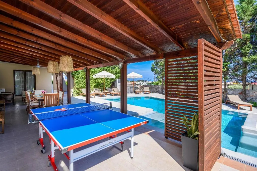 3 Roses Residence