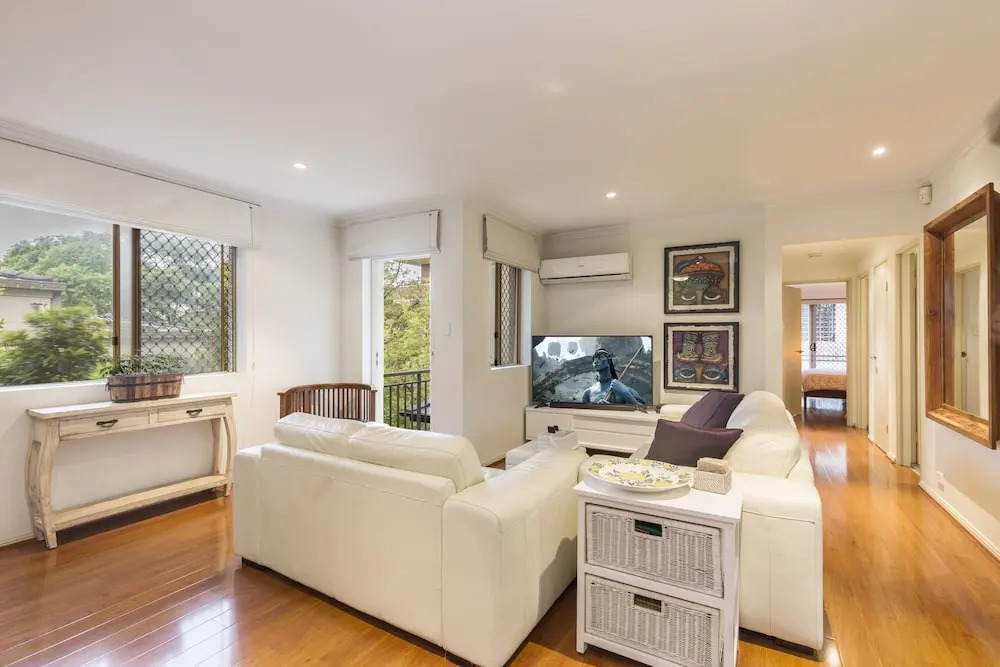 Coogee Beach With AC Close To Beach And City