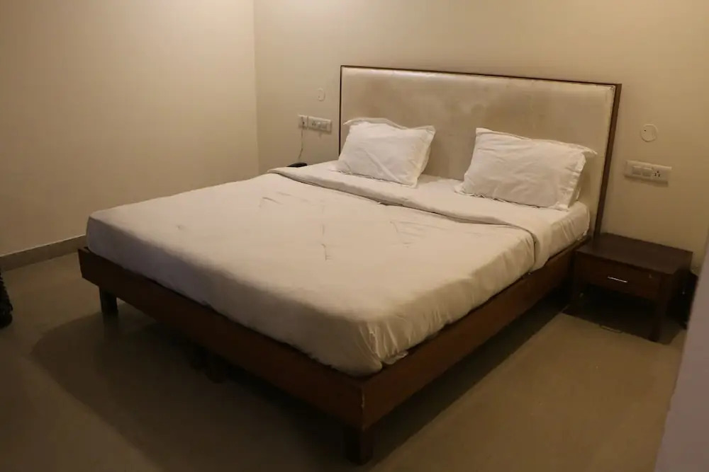 OYO 5190 Hotel Golden Inn