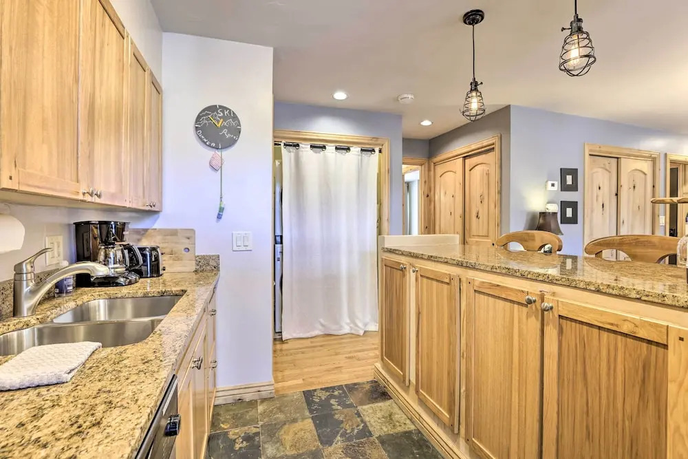 Vail Ski Condo w/ Mtn Views & Shuttle Service!