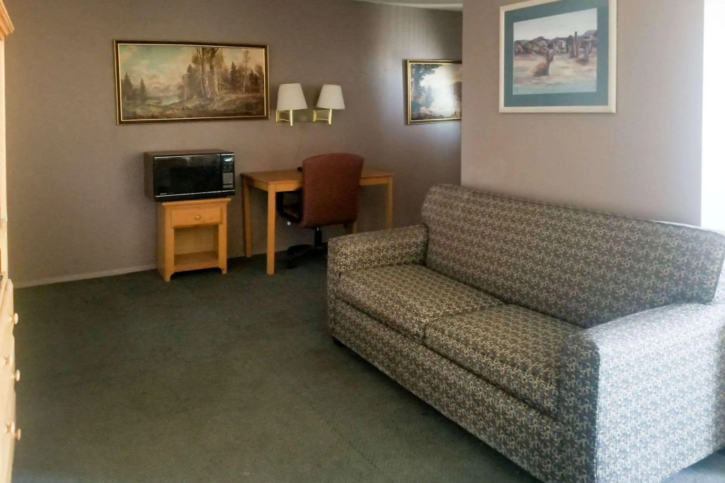 Satellite Inn