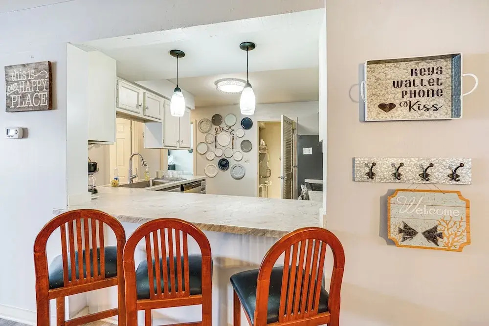 Lakefront Condo w/ Resort Amenities in Osage Beach