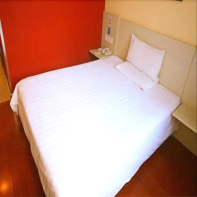 Hanting Hotel Urumqi Zhongyinggongdi Metro Station