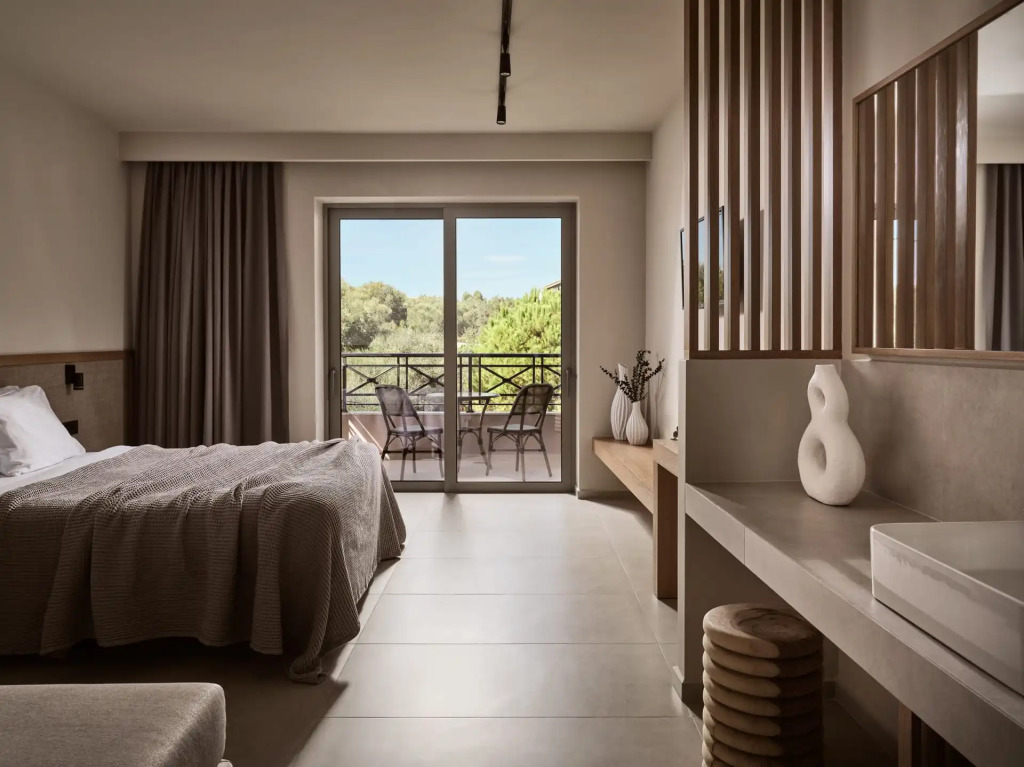 Alamis Hotel & Apartments