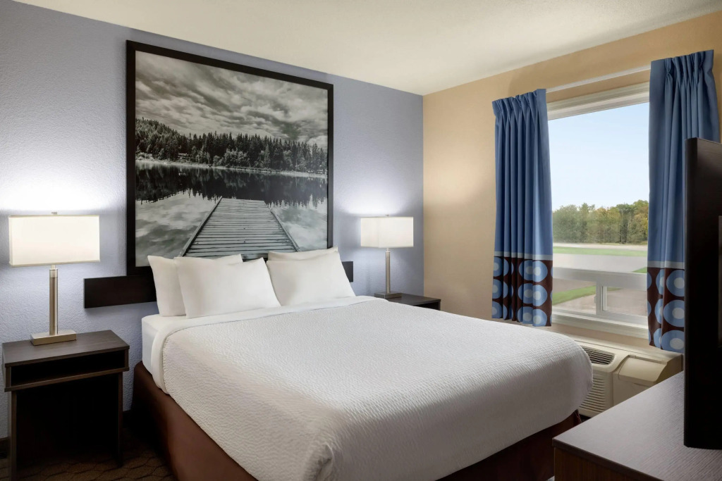 Super 8 by Wyndham Swan River MB