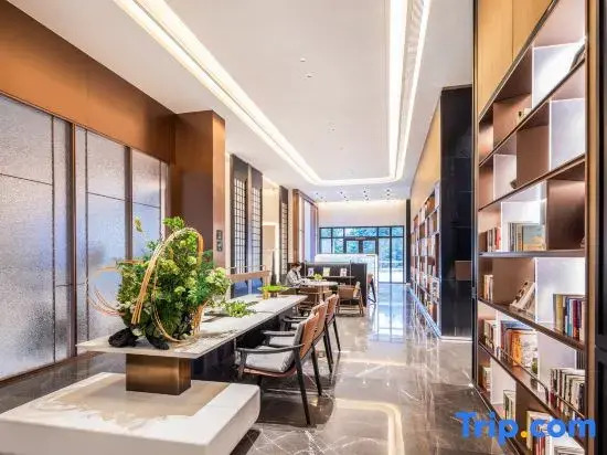 Atour Hotel Yantai Zhifu Station Red Star Macalline