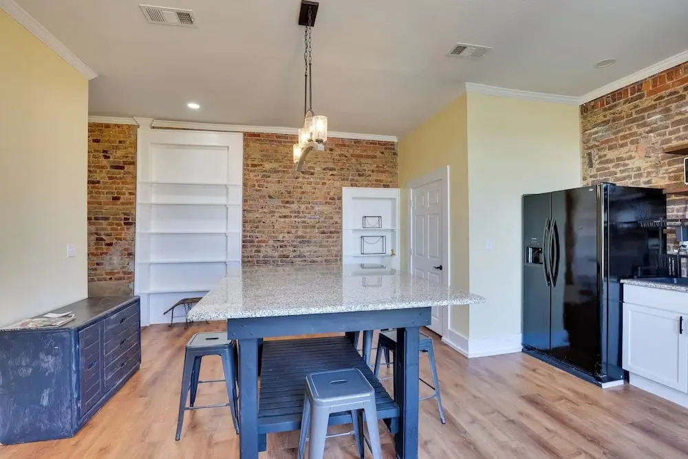 Shop, Dine & Unwind at Historic Dtwn Marshall Apt