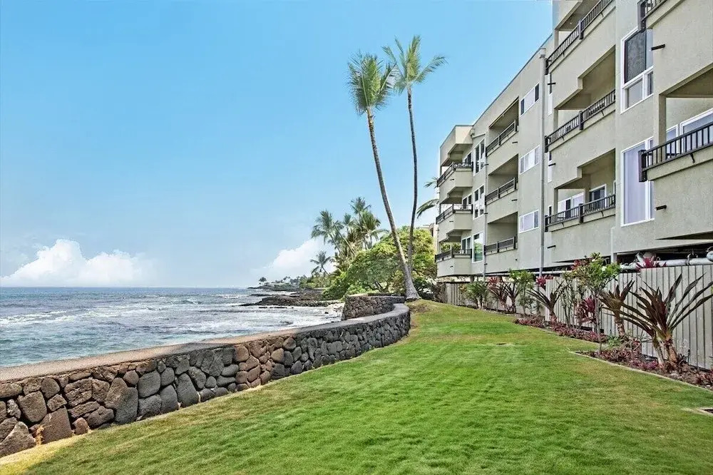 Banyan Tree - Kona Beach Properties