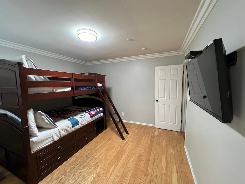 Large Family Pool Home 2.5 Miles To Disney w/3 King Beds!!!