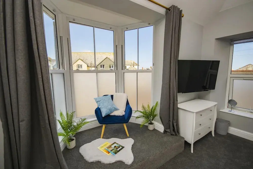 Daniel Chambers Lovely Self-catering Apartment Located Within a Beautifully Renovated Building