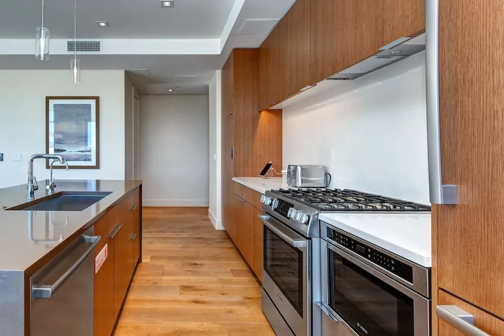 New Listing! All-suite Ski-in/ski-out Haven 3 Bedroom Condo